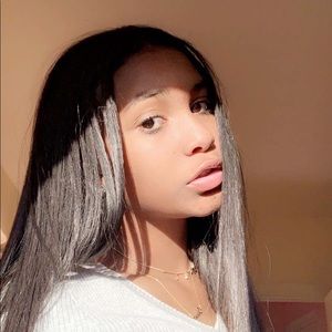 Meet your Posher, Olivia